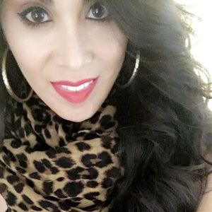 Hi, fellow poshmarkers! I’m Marlene!